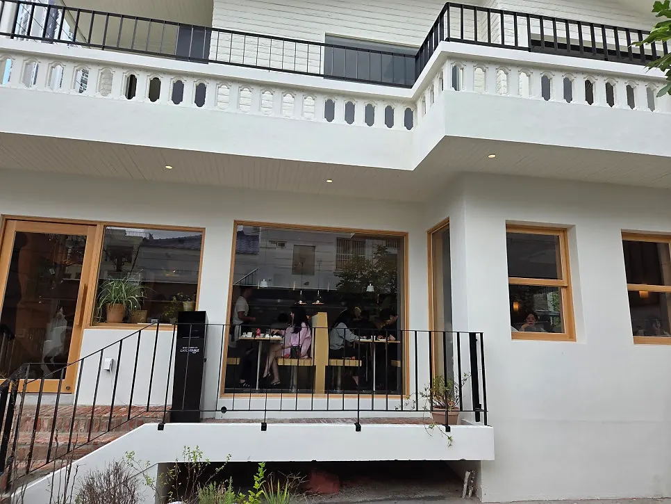 Extra Mile entrance and waiting area