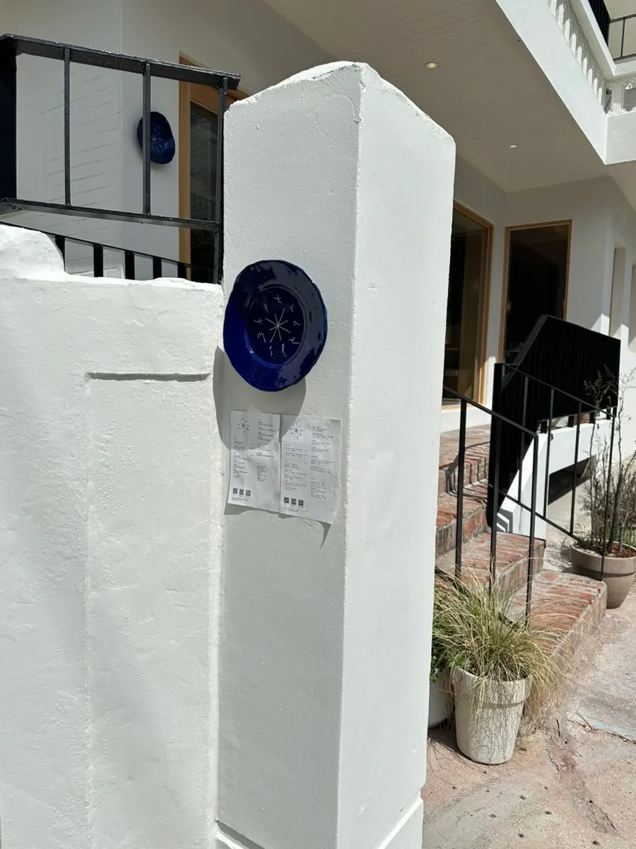 Plate-shaped Extra Mile sign
