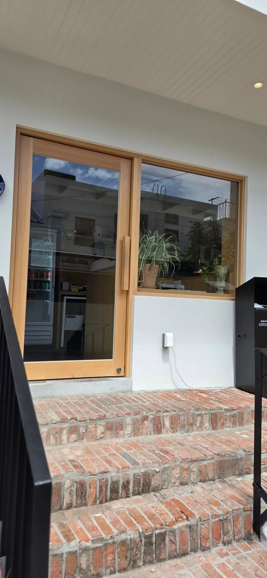 Extra Mile's entrance with the Catch Table waitlist device
