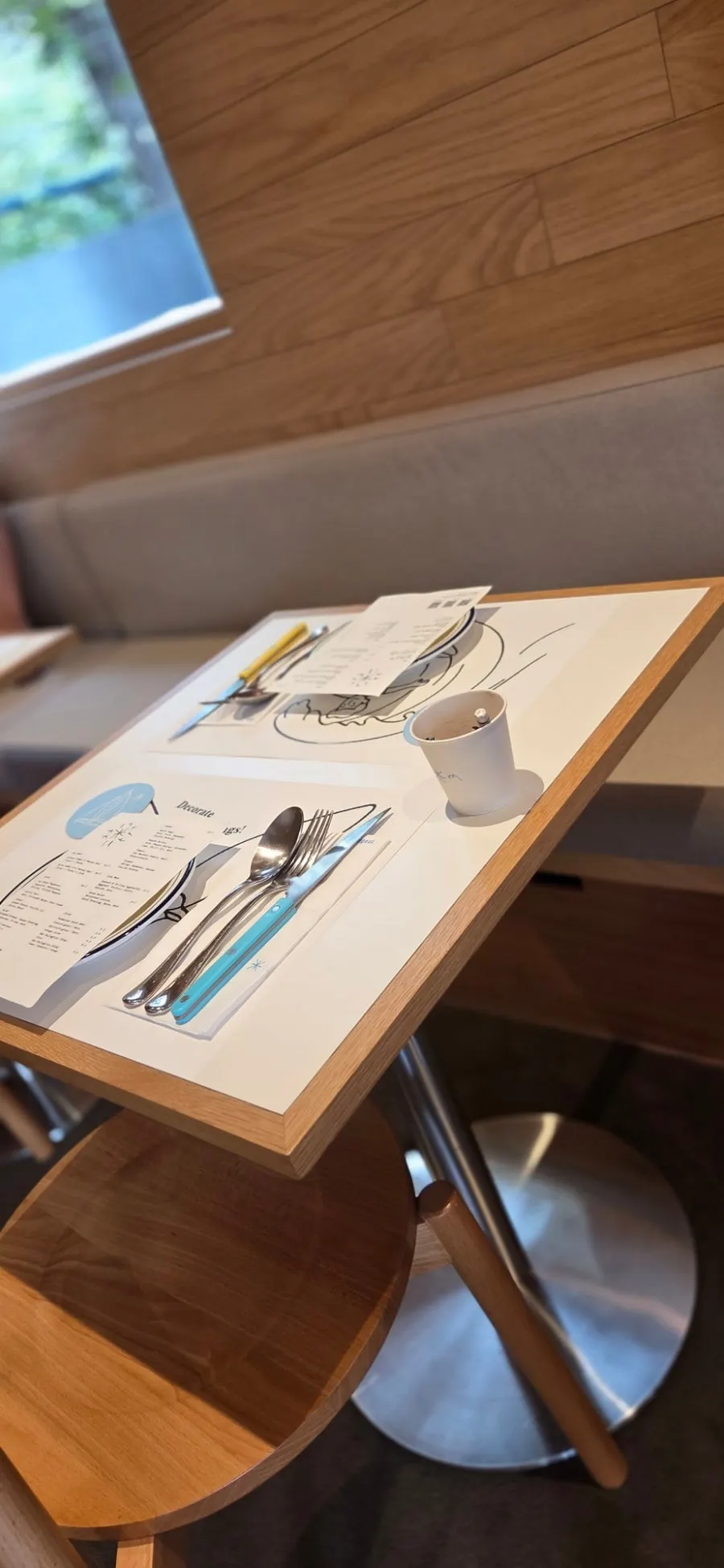 Table set with seagull coloring paper and crayons