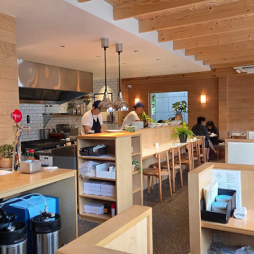 由住宅改造而成的Extra Mile店内