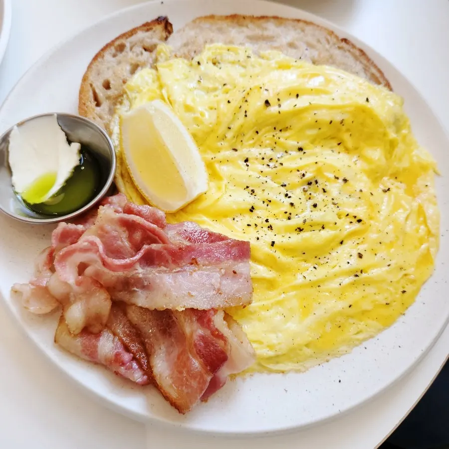 Bacon Scramble Toast, el favorito de nuestra hija