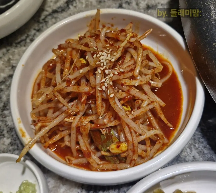 죽림숯불돼지구이 기본 밑반찬 구성