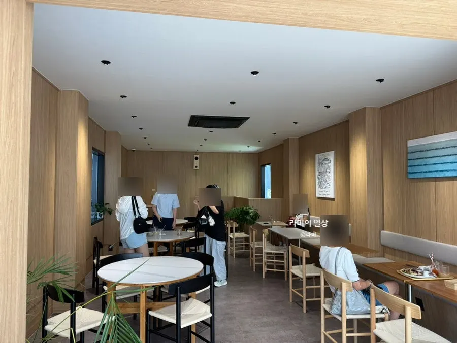 Brunch seating good for groups