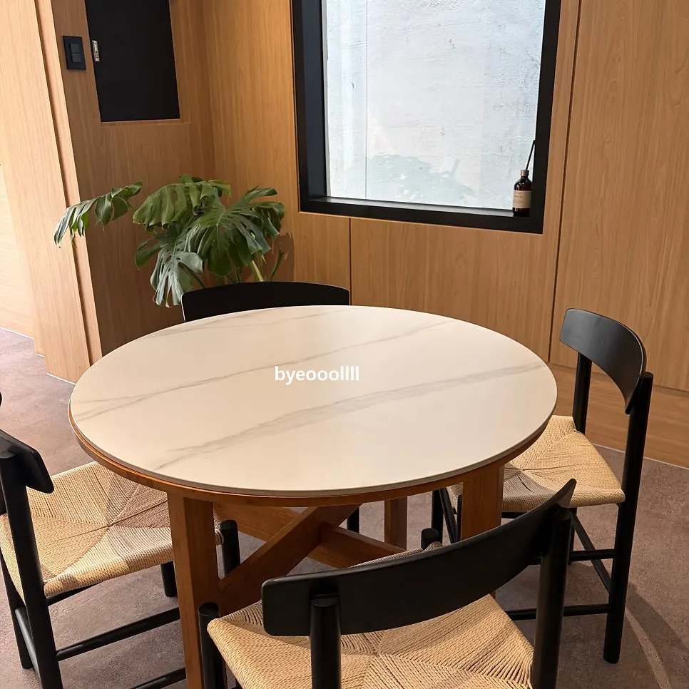 Seating area with 4-person tables