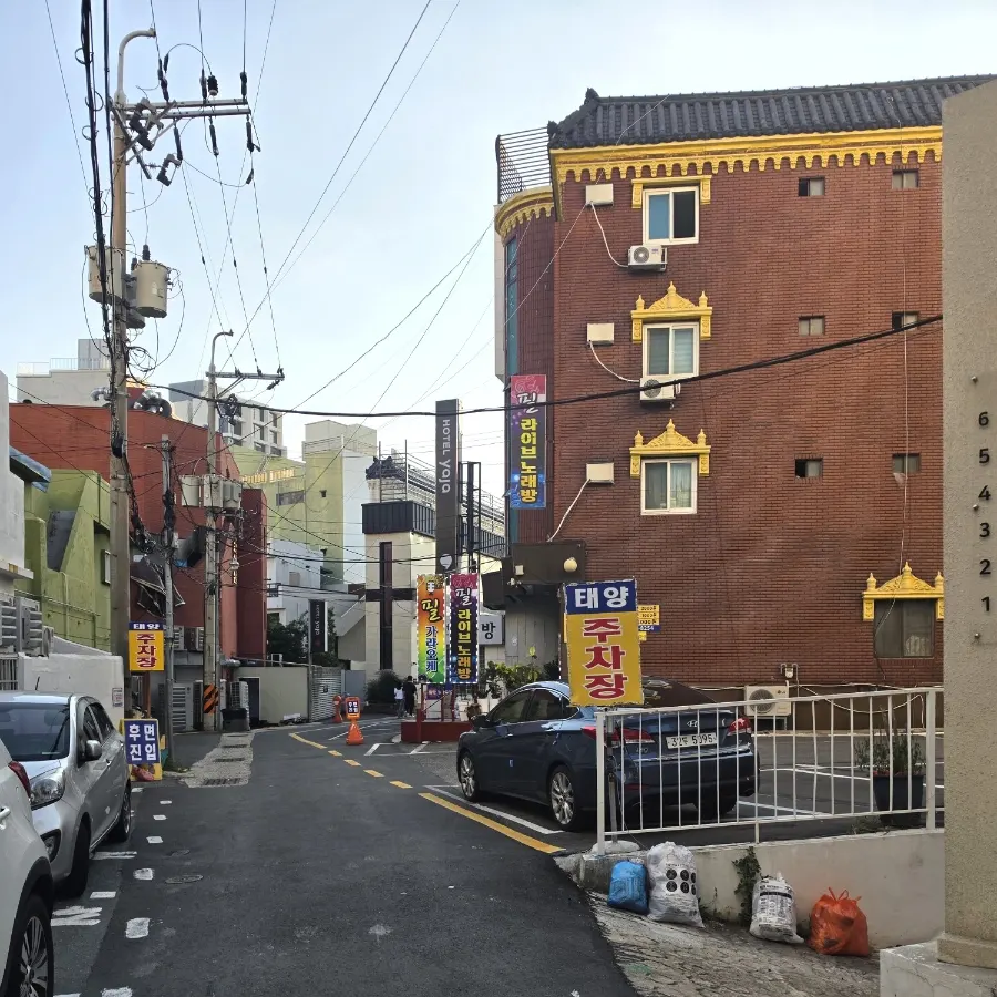 Exterior of the Famous Benny Gwangalli Branch building and surroundings