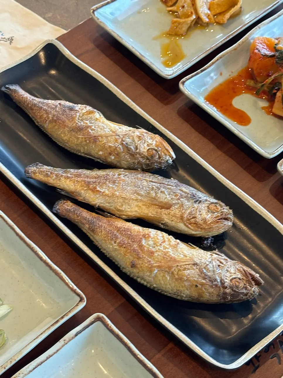 Ordered Yeonggwang gulbi and spicy marinated blue crab dishes