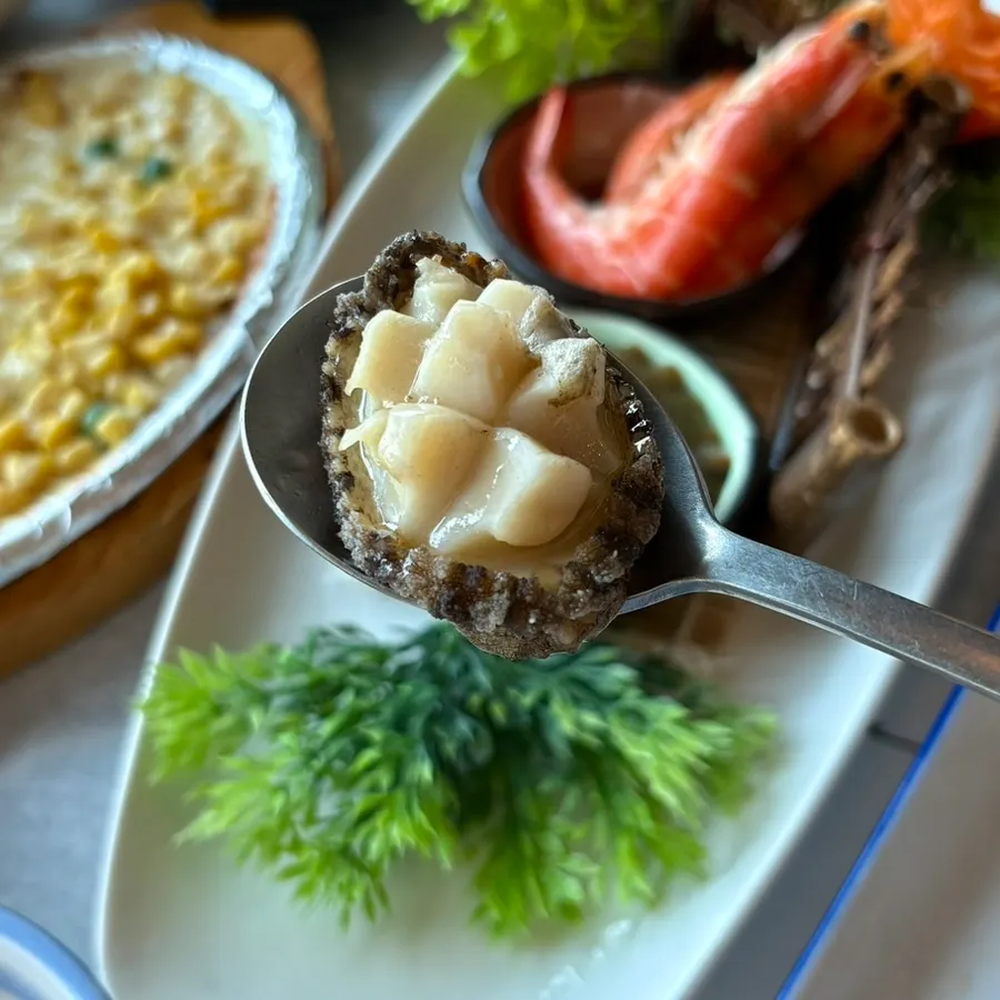 A plate of butter-grilled abalone