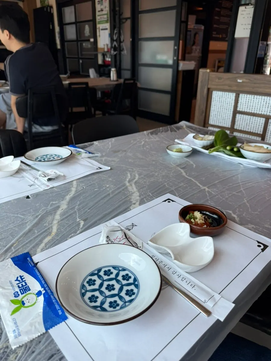 Early banchan spread of the special course set at Geumrang Hoetjip