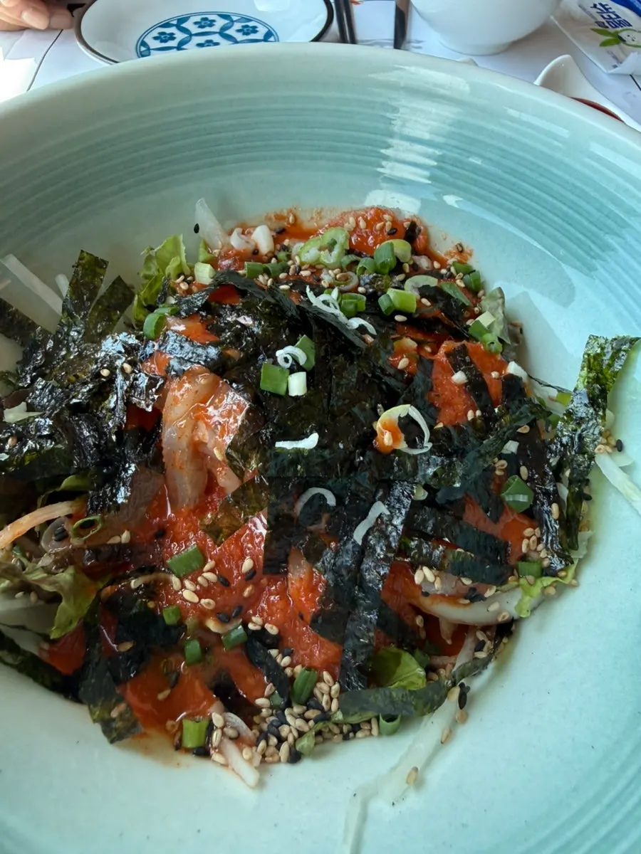 Live octopus and scallop banchan at Geumrang Hoetjip
