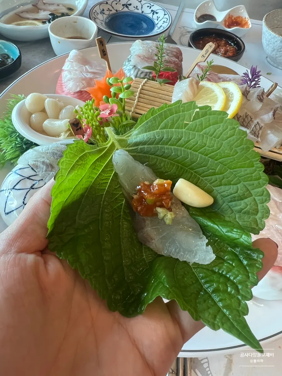 김에 싸 먹는 자연산 모듬회
