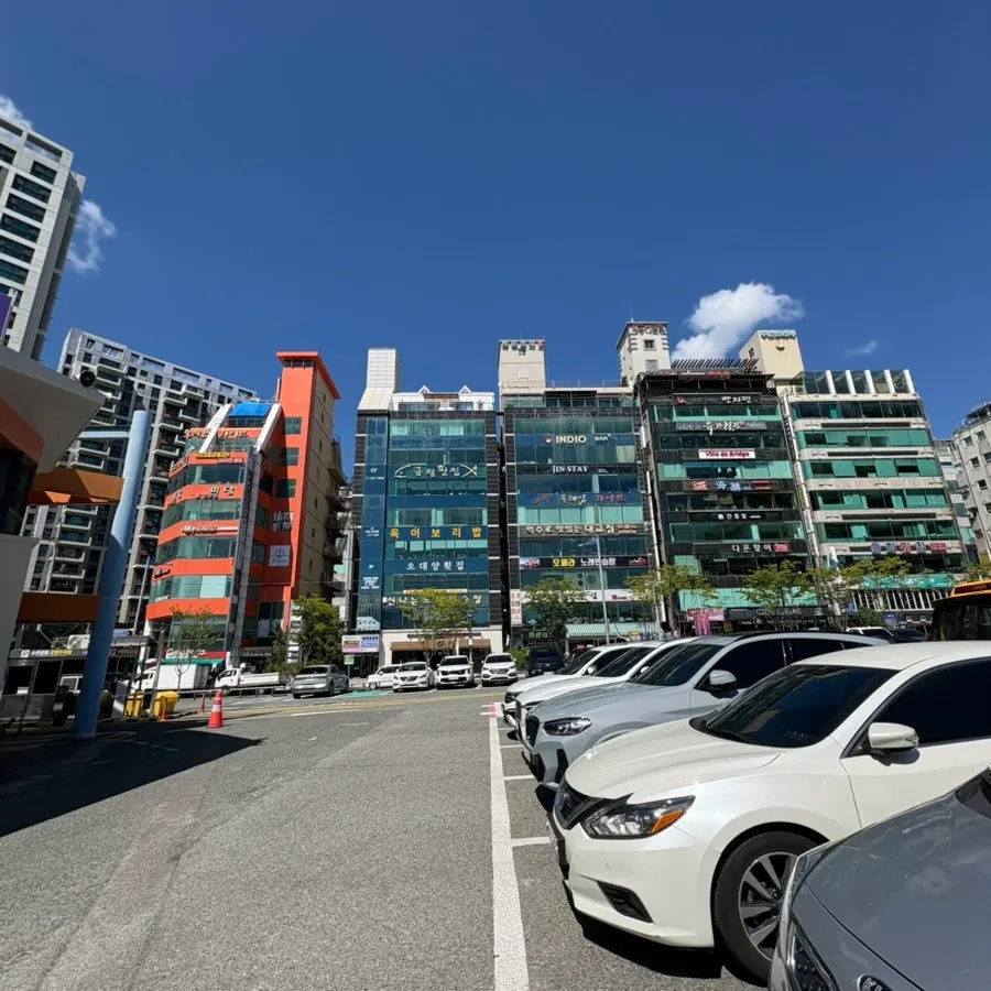 Exterior of the Marine Rich building housing Geumrang Hoetjip Gwangalli Main Branch