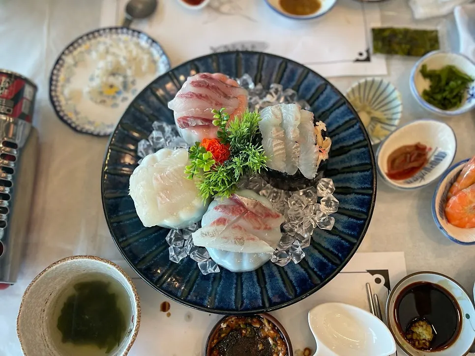 Sashimi refill served on a small plate at Geumrang Hoetjip