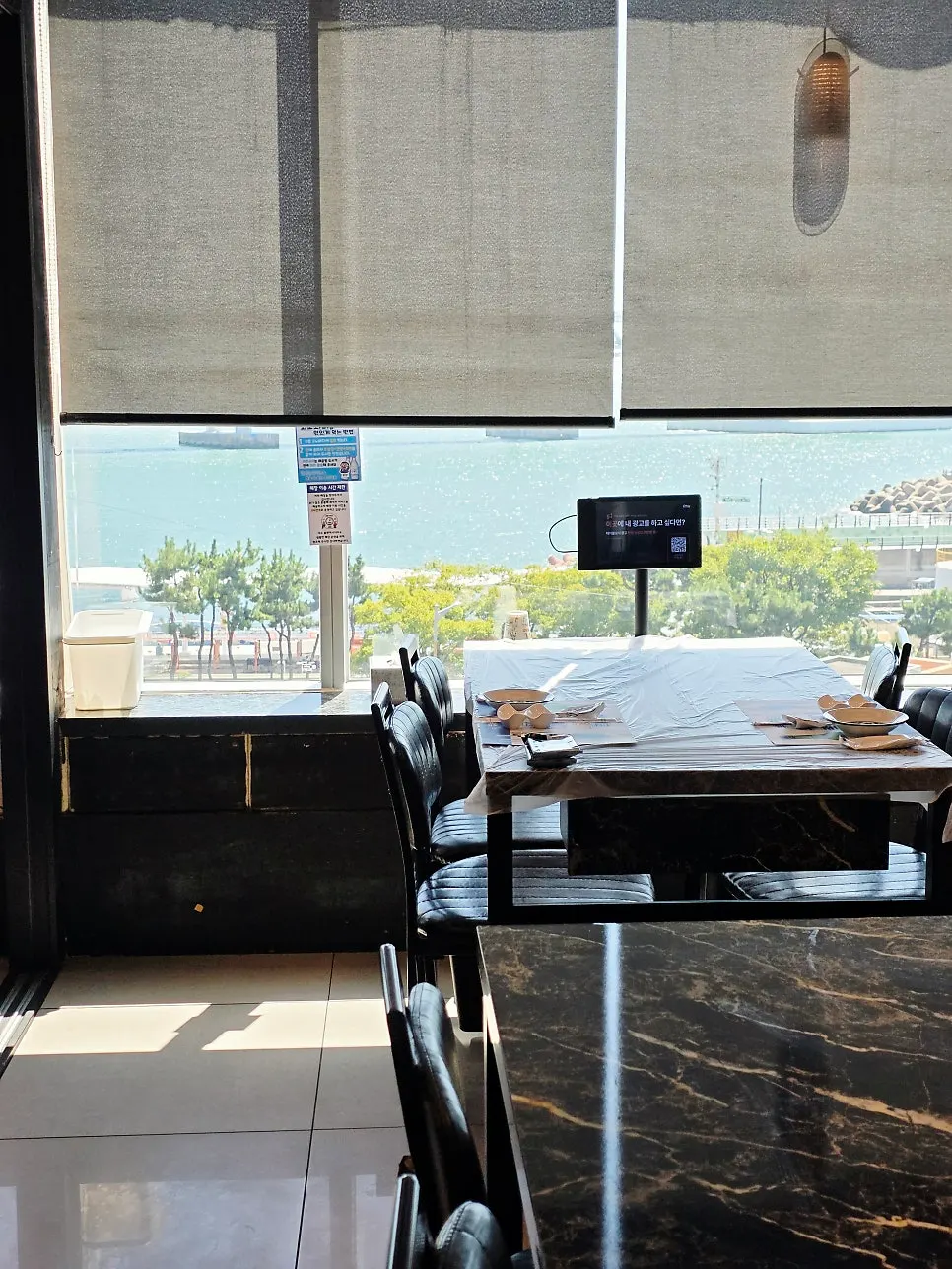 View of Gwangalli beach and Gwangan Bridge from the window