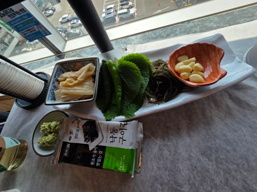 메밀소바와 계란찜이 포함된 스끼다시