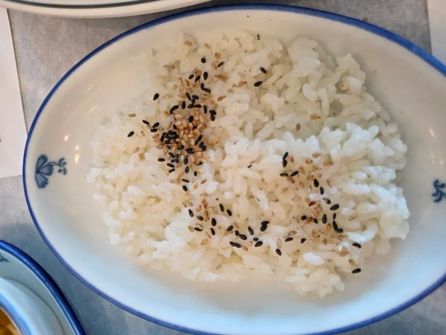 두툼하게 썰린 모둠회 클로즈업