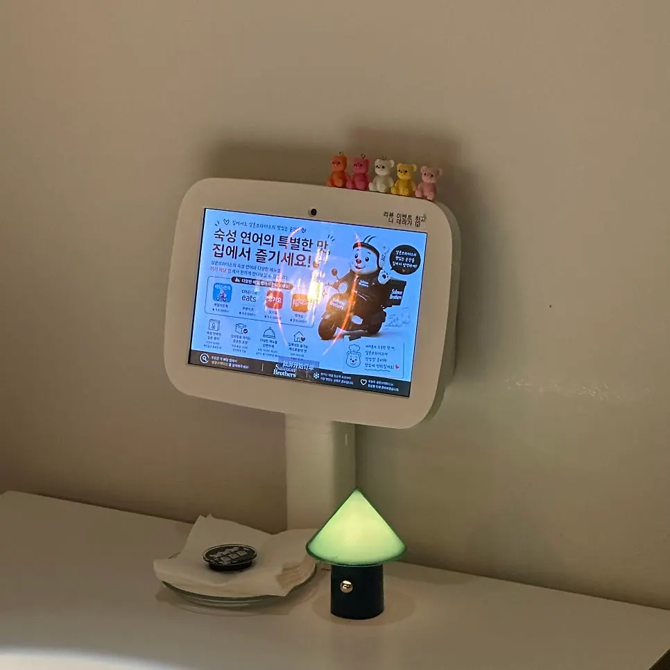 Ordering area with a bear decoration