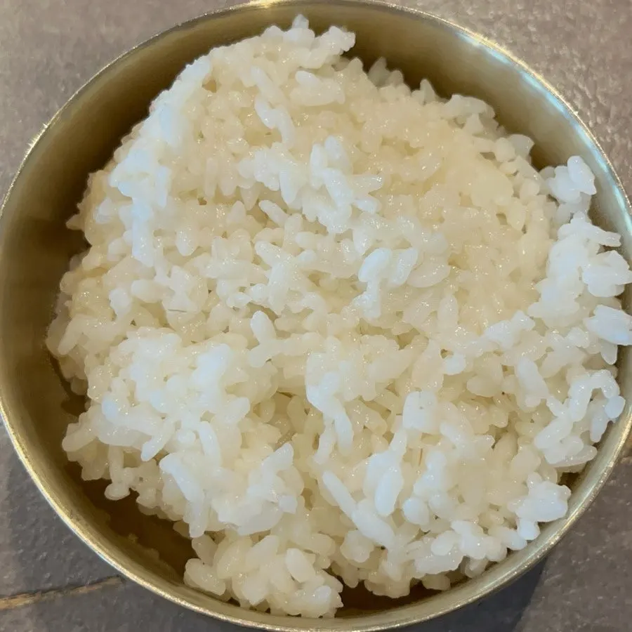 Brown rice and seaweed soup included with the gulbi set