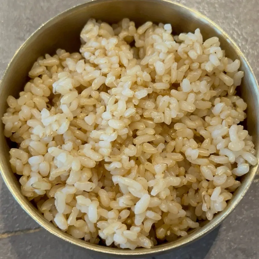 Six basic side dishes served with the set