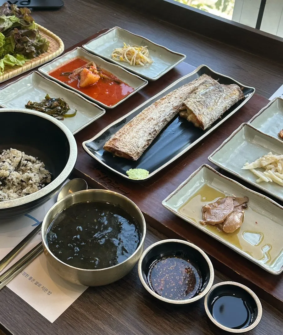 화덕에 구운 제주은갈치구이 접시
