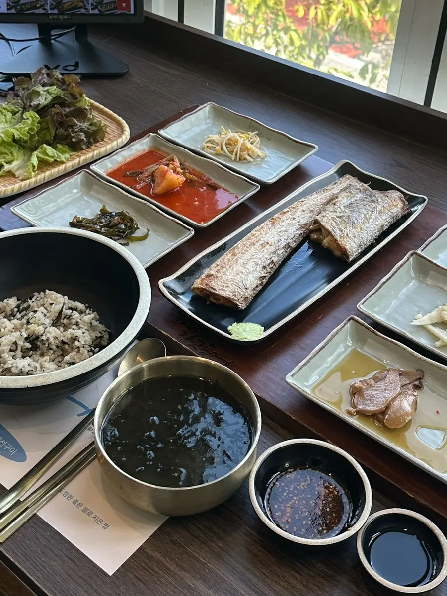 통째로 올라온 은갈치구이