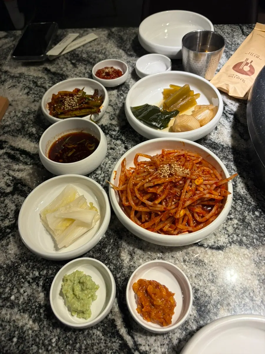 Side dishes served with the Jukrim Handon Set