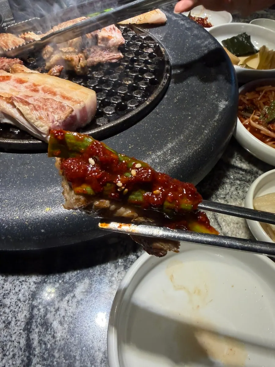 구운 파 간장 고기 곁들임
