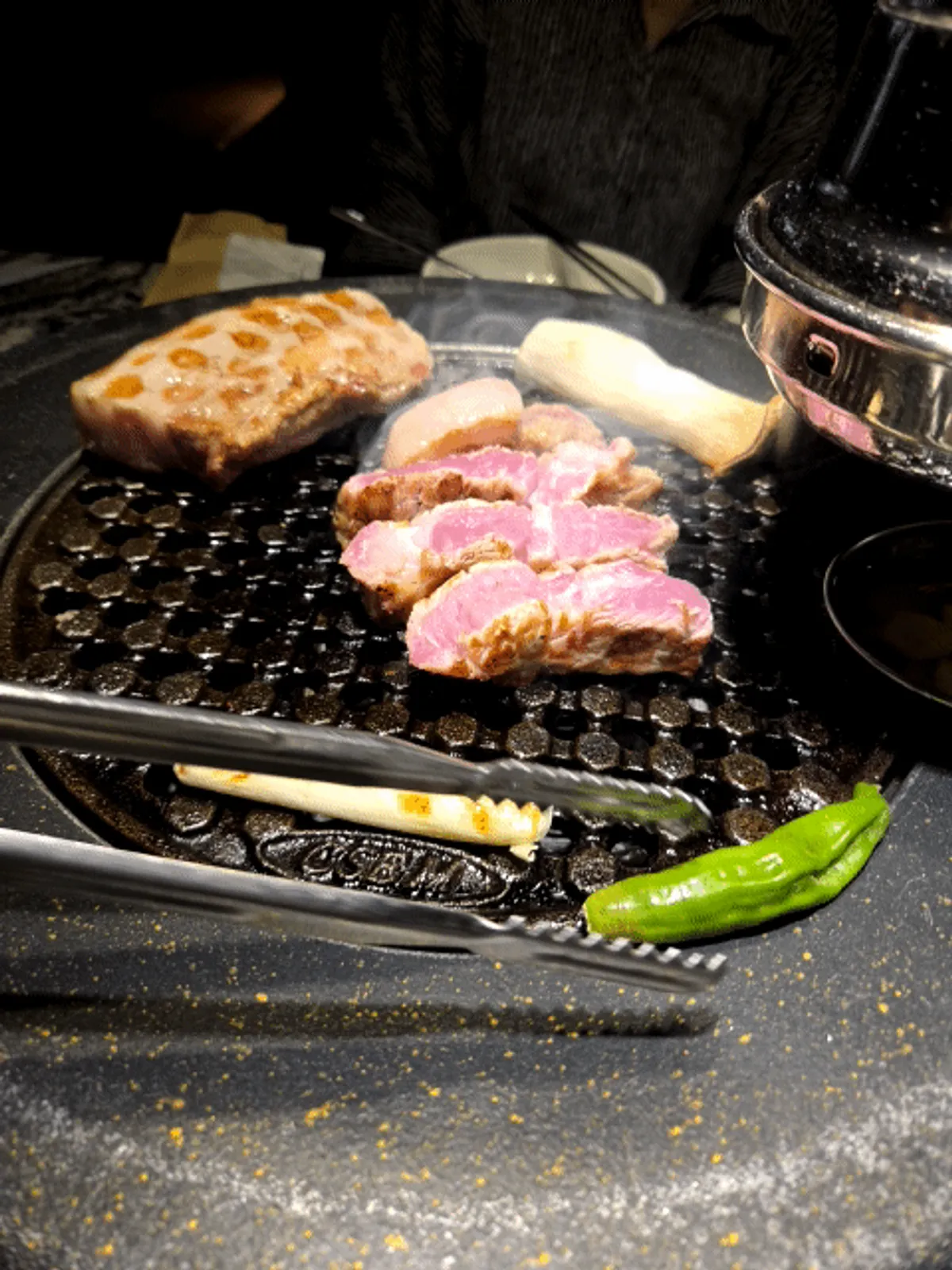 Jukrim Handon set meat on the charcoal grill plate