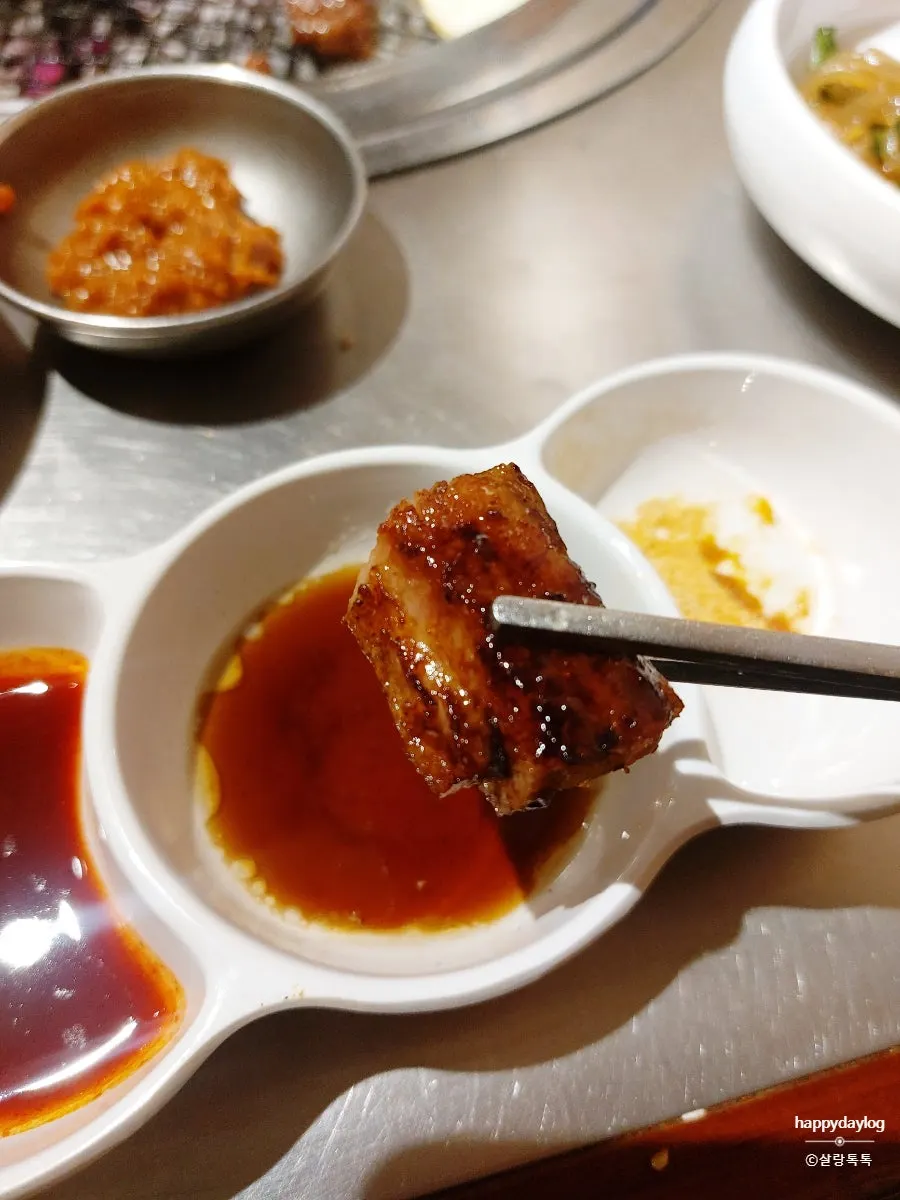 달콤짭짤하게 구운 양념갈비