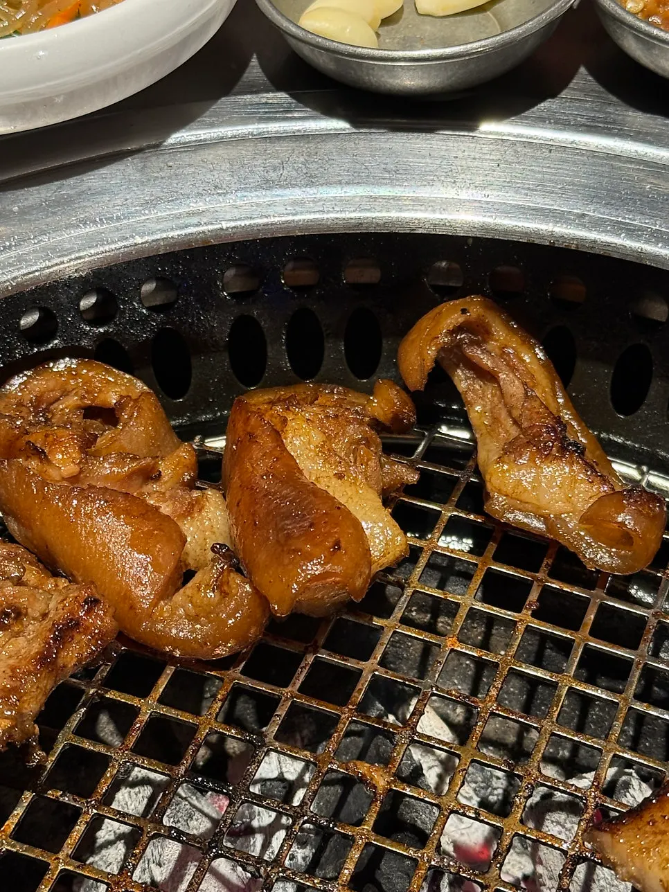 숯불에 구워지는 꼬리구이