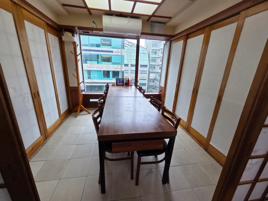 Spotless windows and seating with no fingerprints