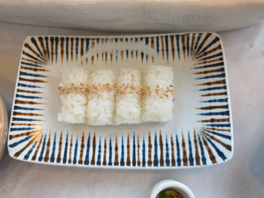 Thickly cut live-fish sashimi with side dishes