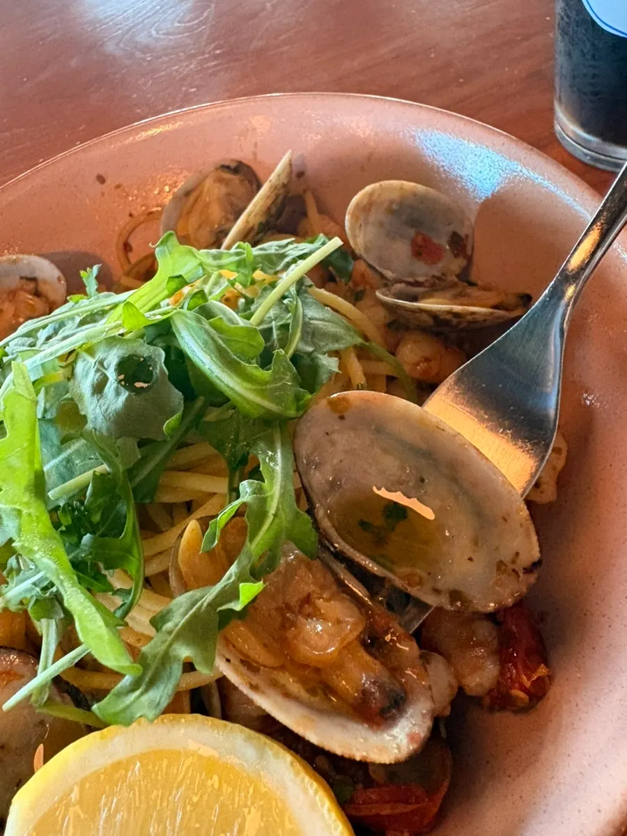 Clams in the oil pasta