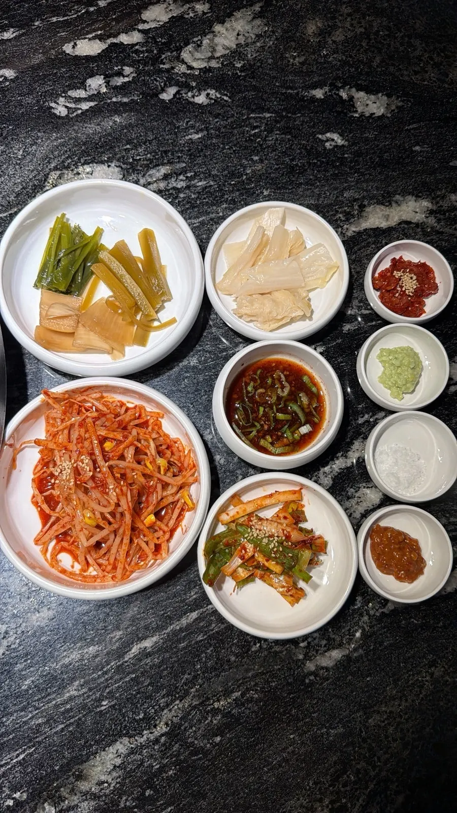 Seasoned bean sprouts and pickled wild garlic leaf side dishes