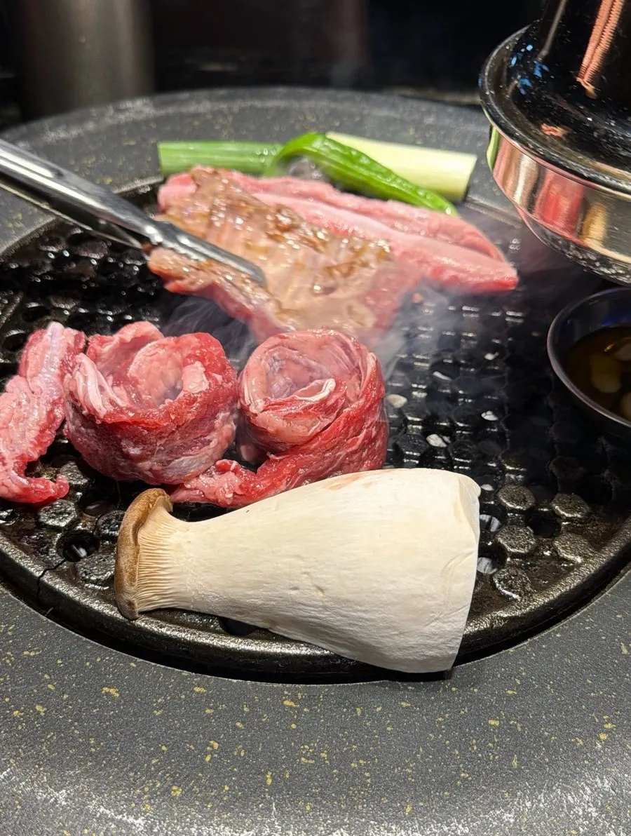 Grilled Iberico with garlic