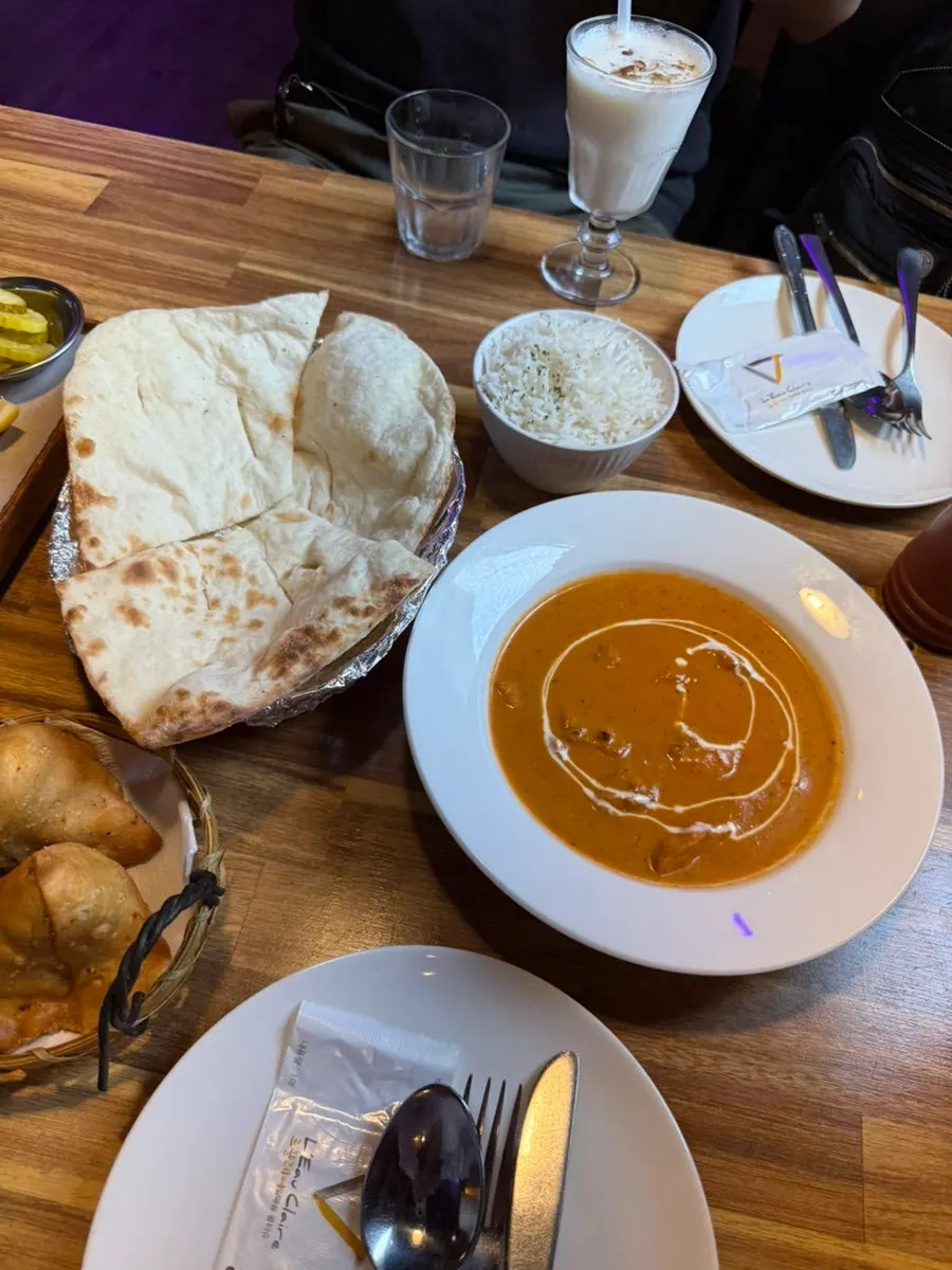 Butter chicken curry served with naan and basmati rice