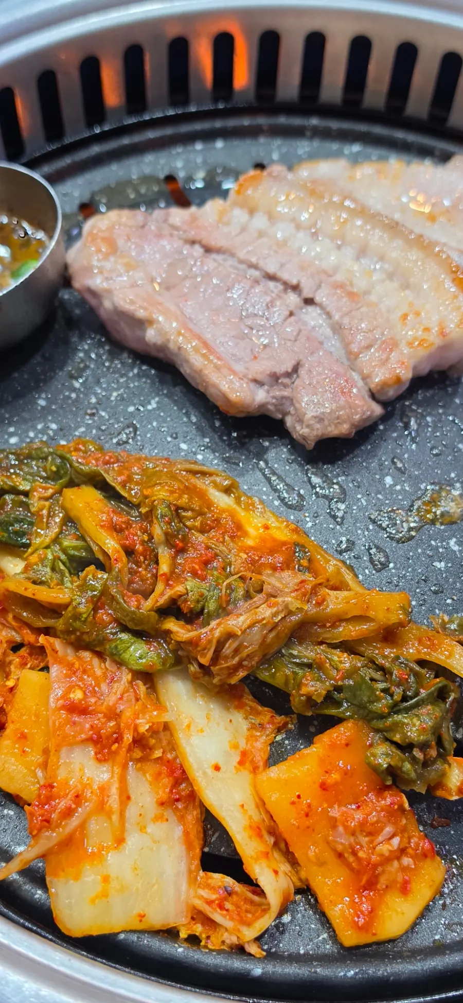 1인분 15000원 제주 흑돼지 오겹살 생고기 접시