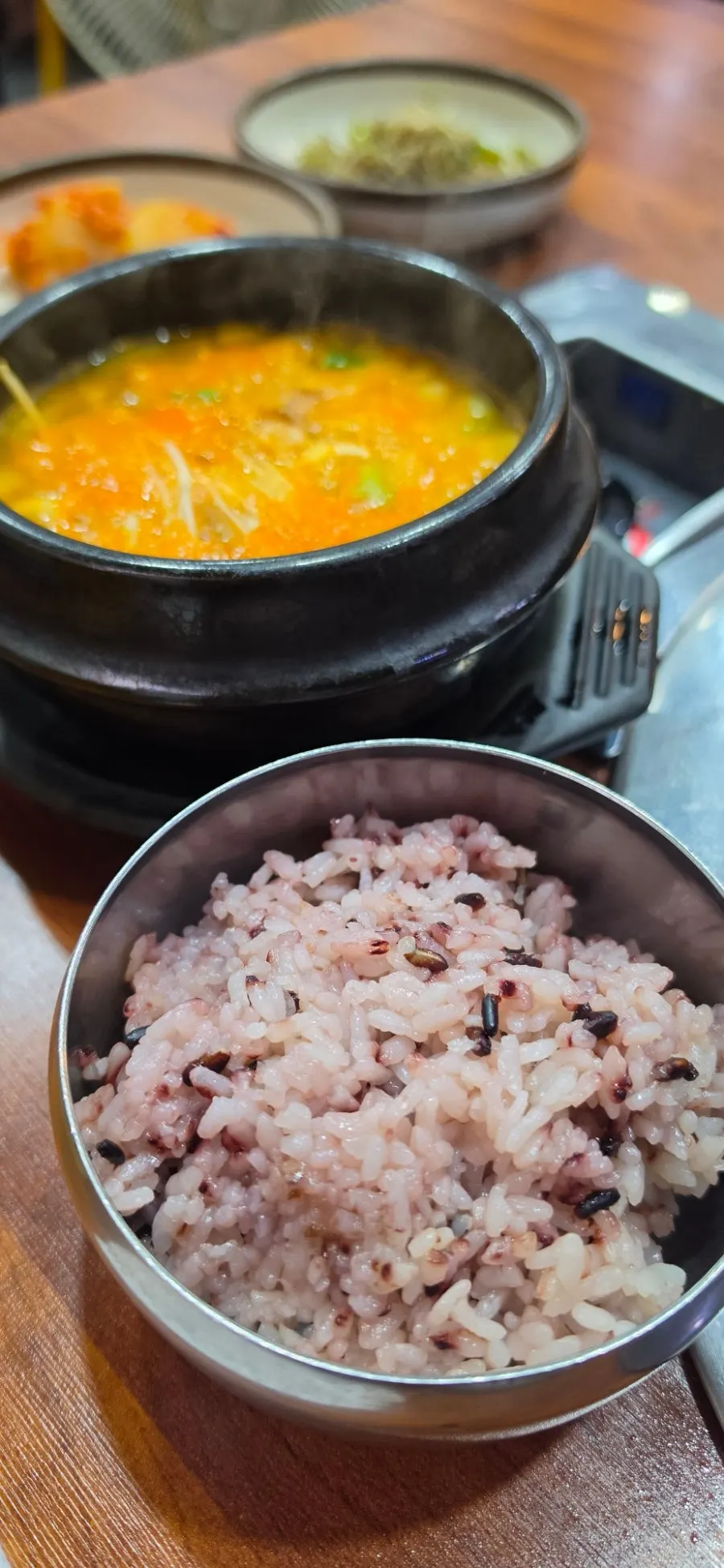 불판에서 구워지는 양념갈비
