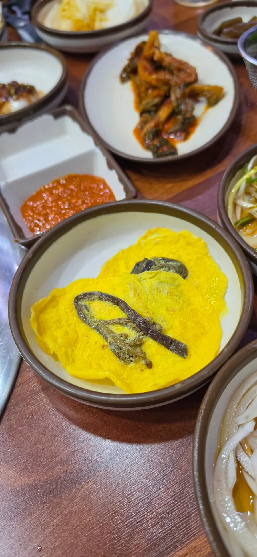 된장찌개와 공기밥이 포함된 식사 구성