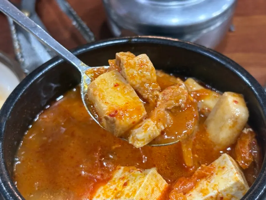 김치찌개와 밥 한 공기로 마무리한 상차림