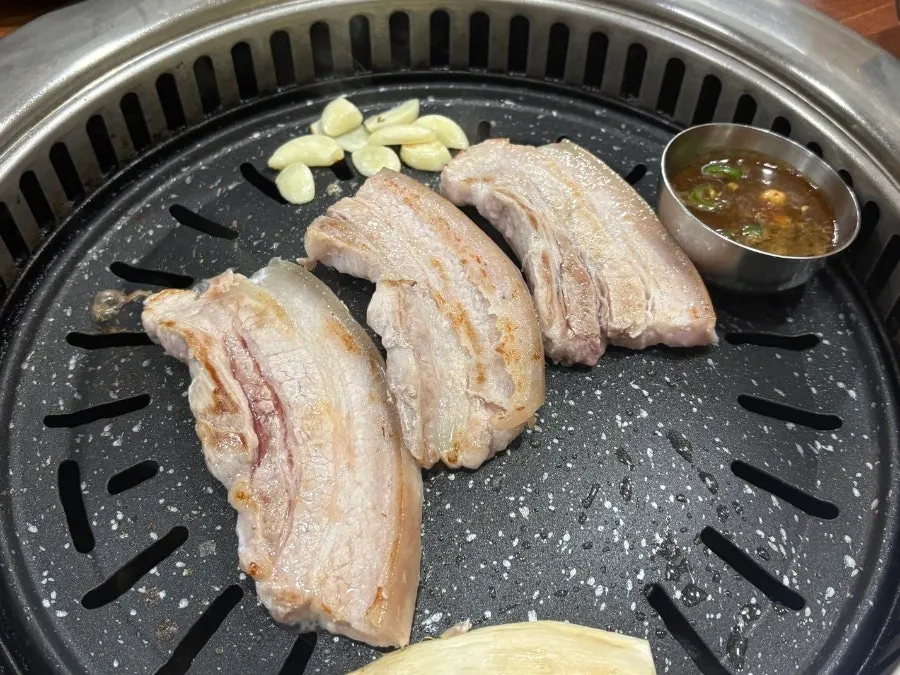 조용한 주택가에 자리한 명승제주생고기 전경