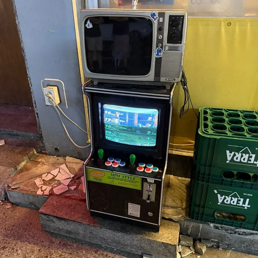 復古布帳馬車風格的店門口
