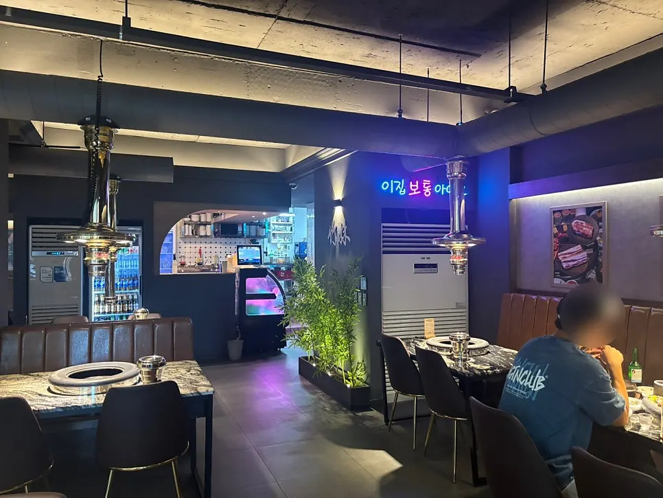 Clean interior of the pork BBQ restaurant
