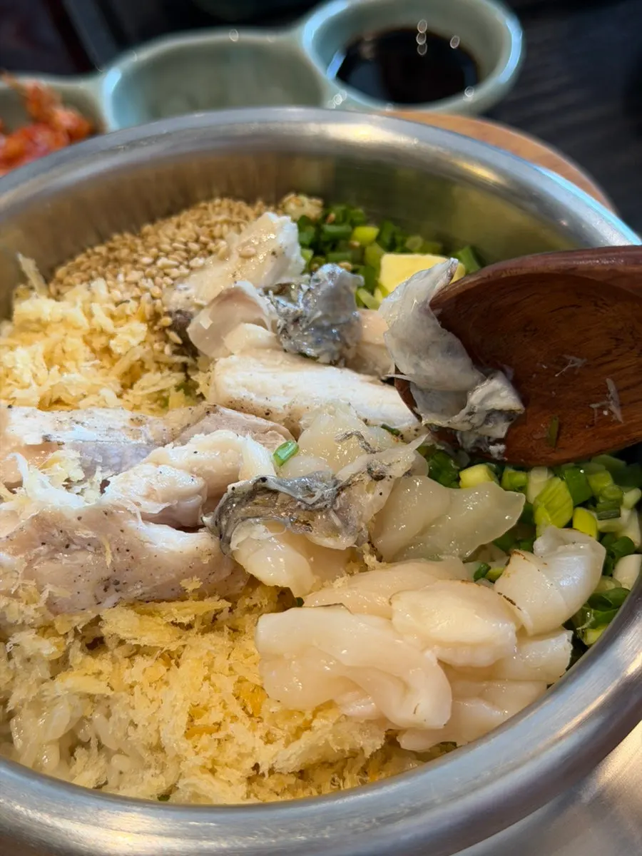 Korean dining space at Solsot Gwangalli