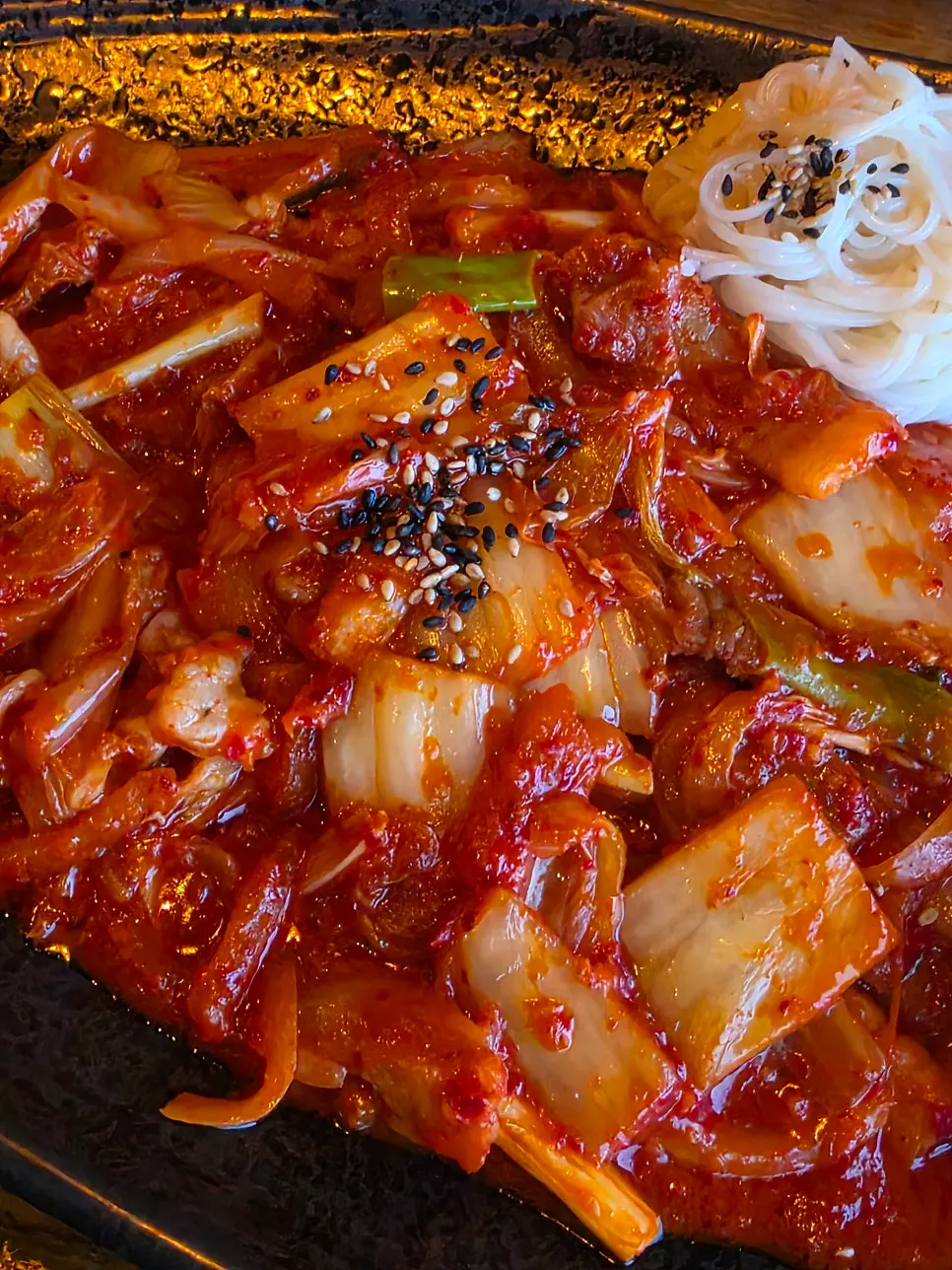 양념에 비벼 먹는 소면 한 젓가락