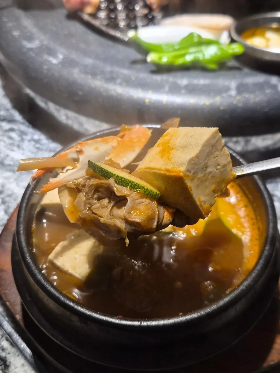 꽃게와 두부가 든 된장찌개