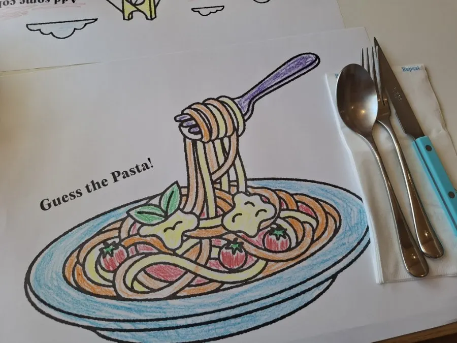 Table placemat with crayons ready to use