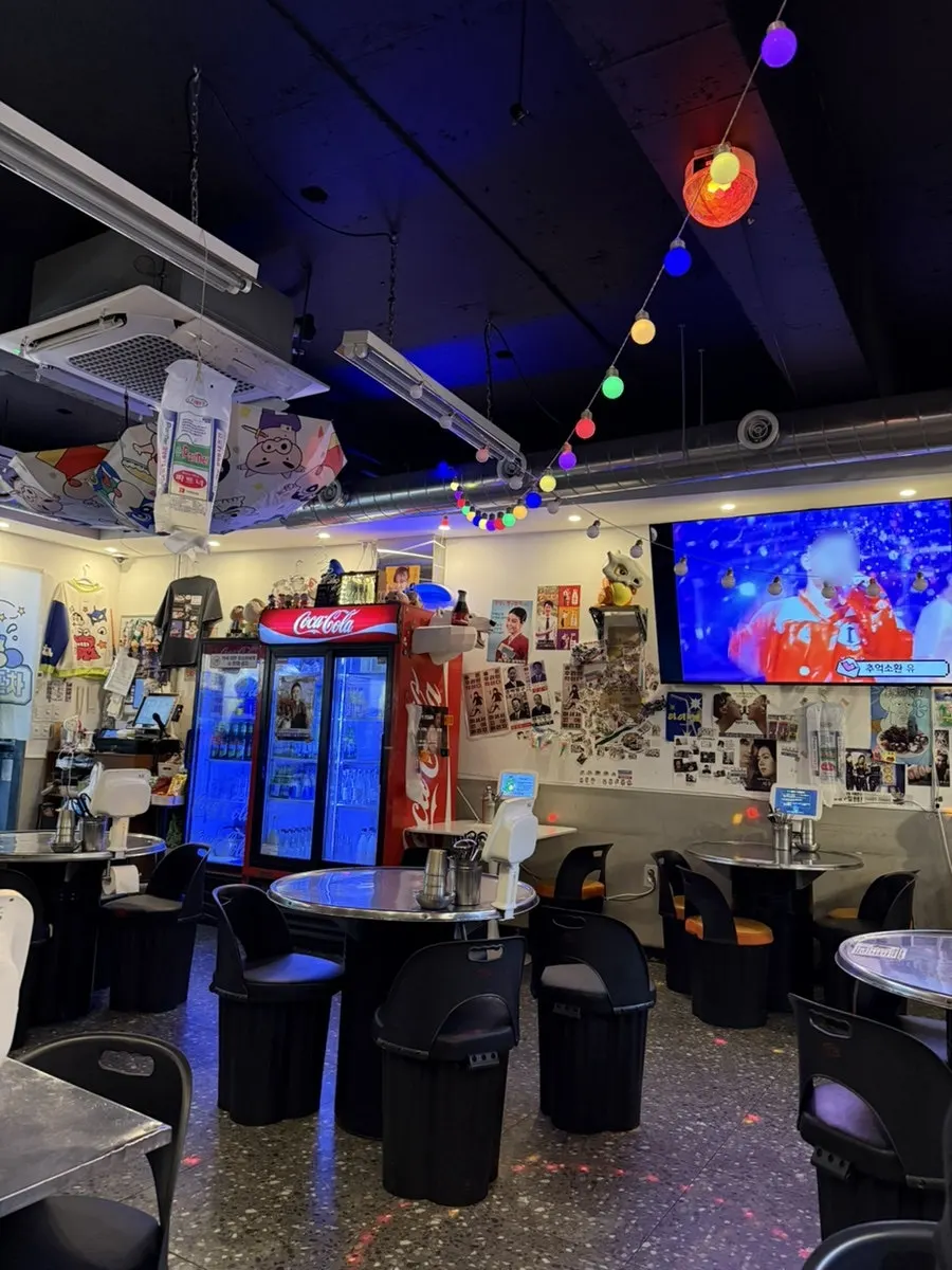 Interior view near the entrance of Maenggu Pocha in Gwangalli
