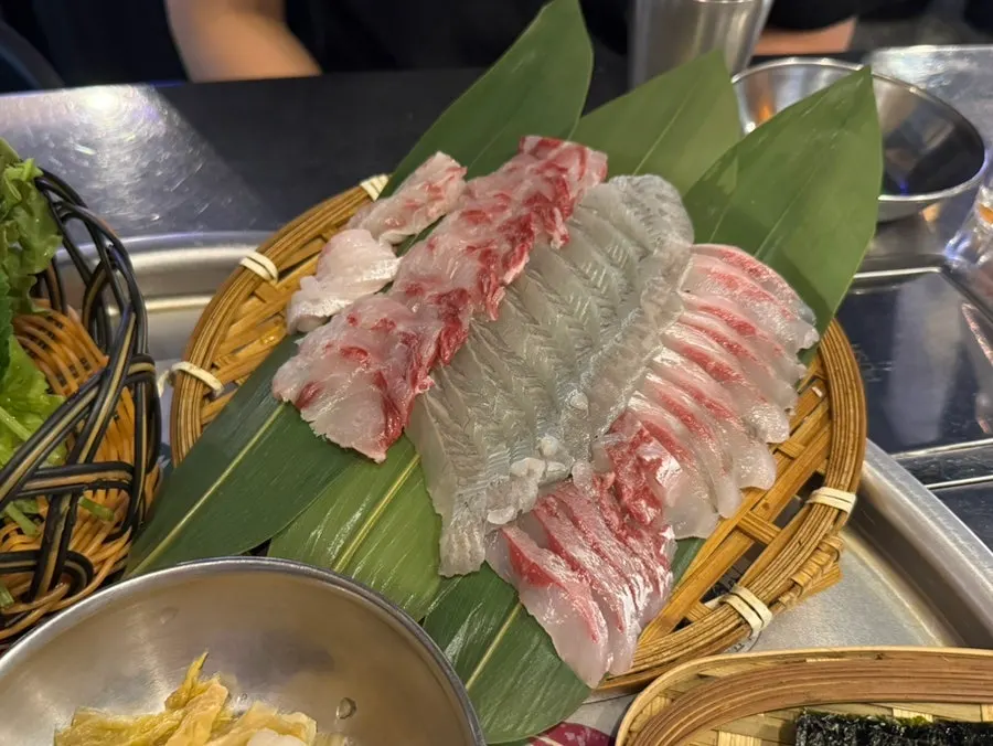 Nearly emptied table after finishing the live fish sashimi set