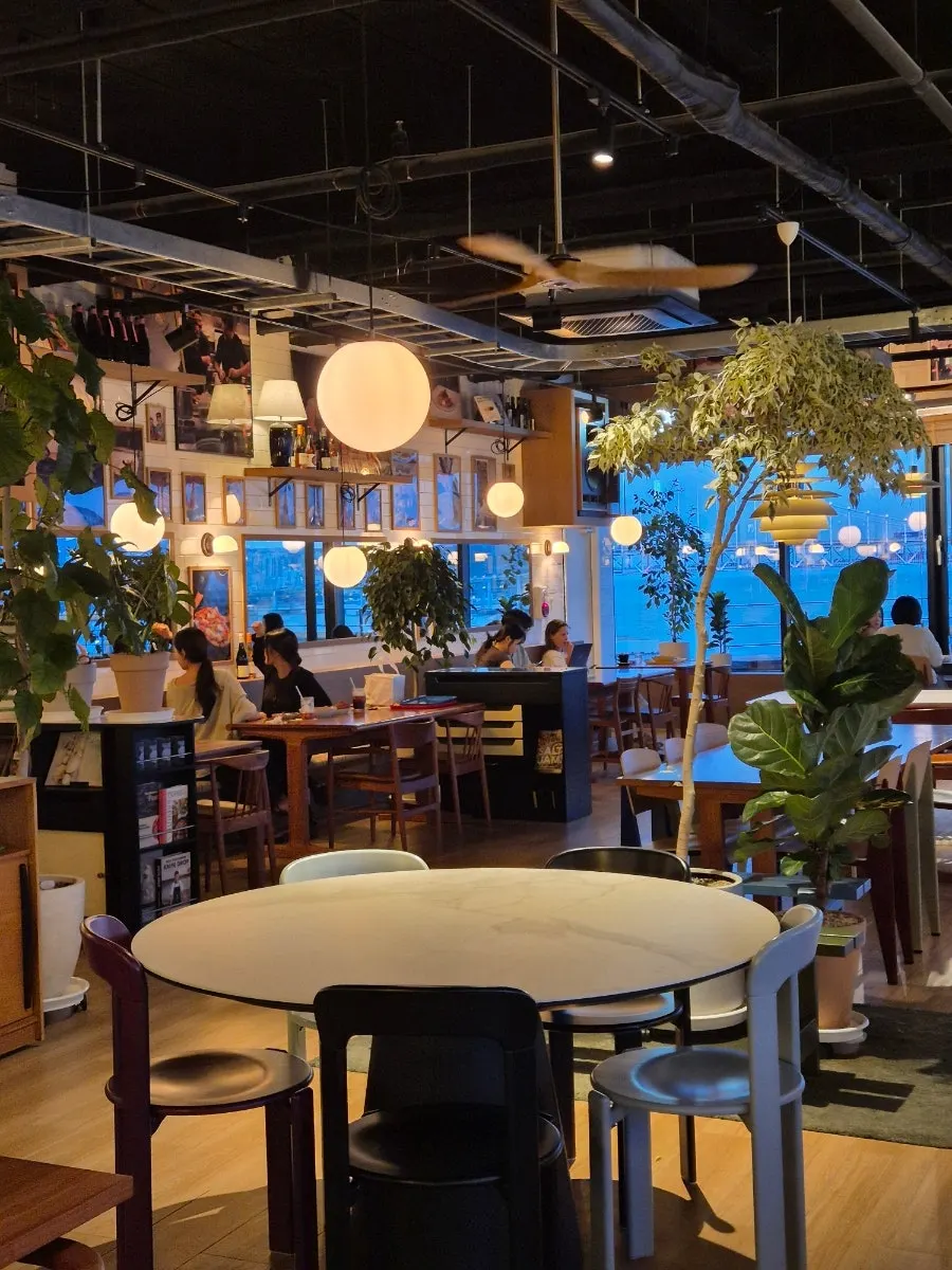 Large table seating good for group gatherings